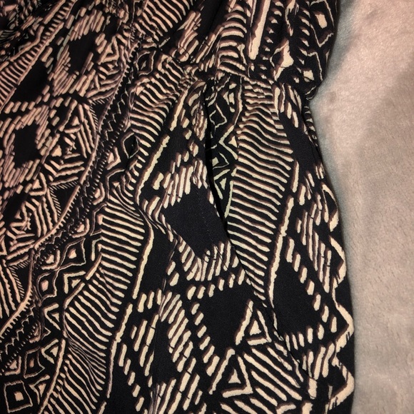 Aztec print romper with pockets and keyhole back - Picture 4 of 8